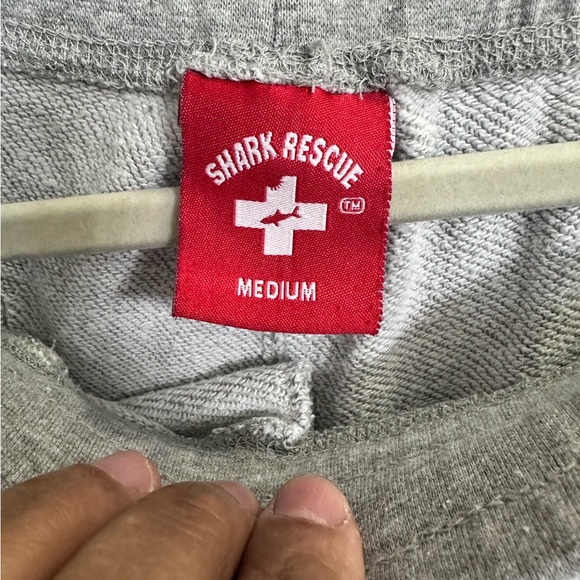 Shark Rescue Men's Shorts sz M - Picture 3 of 4